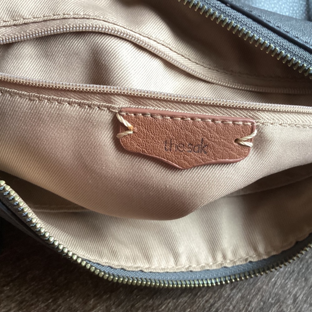 Beautiful Dark Gray The Sak Pebbled Leather Crossbody Handbag🦋 - Picture 6 of 9